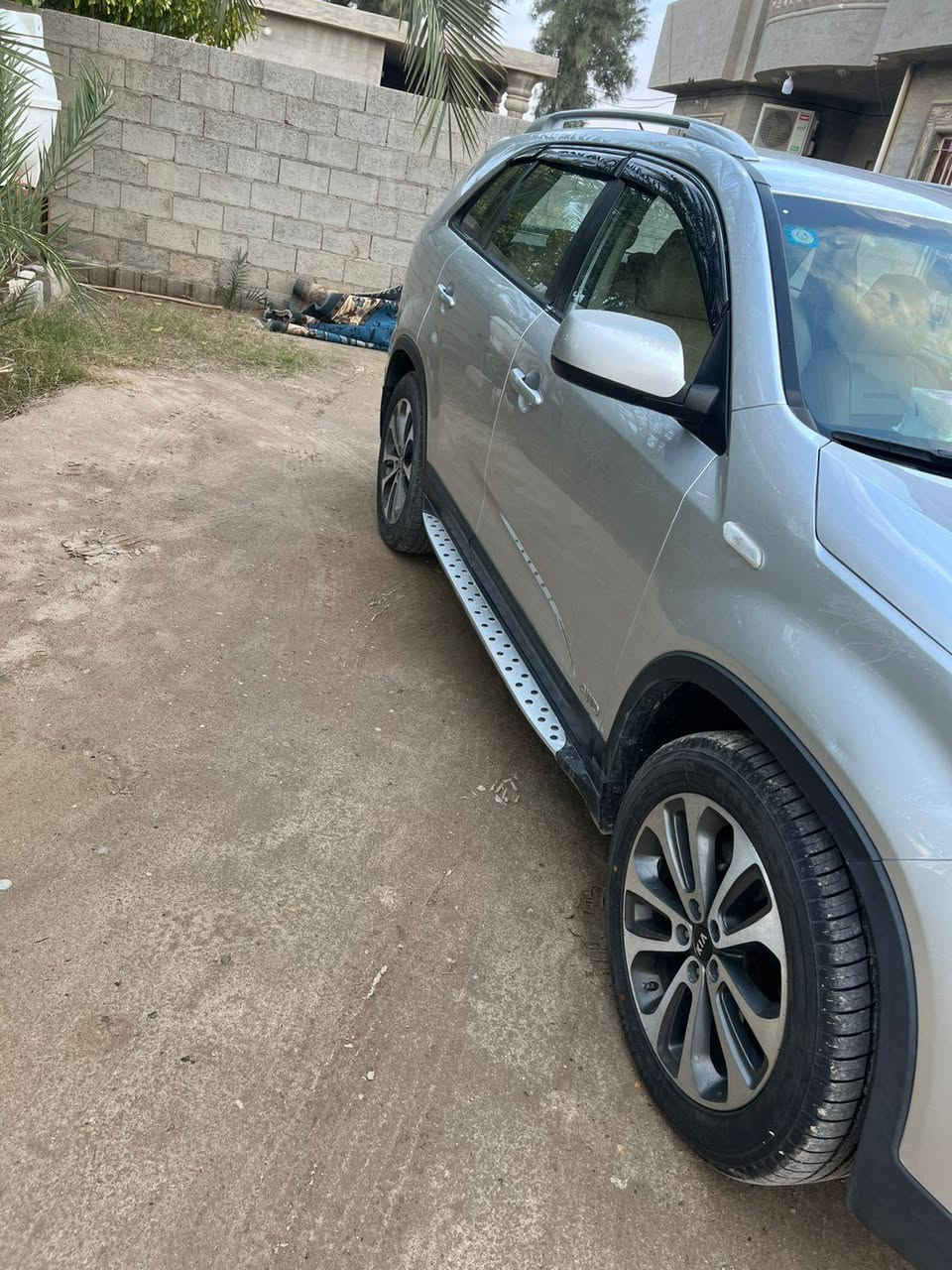 سورنتو ٢٠١٣ شكل ال٢٠١٤
اللون سلفر
٧ راكب
٦ سلندر خليجي
رقم بغداد
السعر ١٧٥ ورقه 
للإستفسار اكثر الاتصال على الرقم ***********
