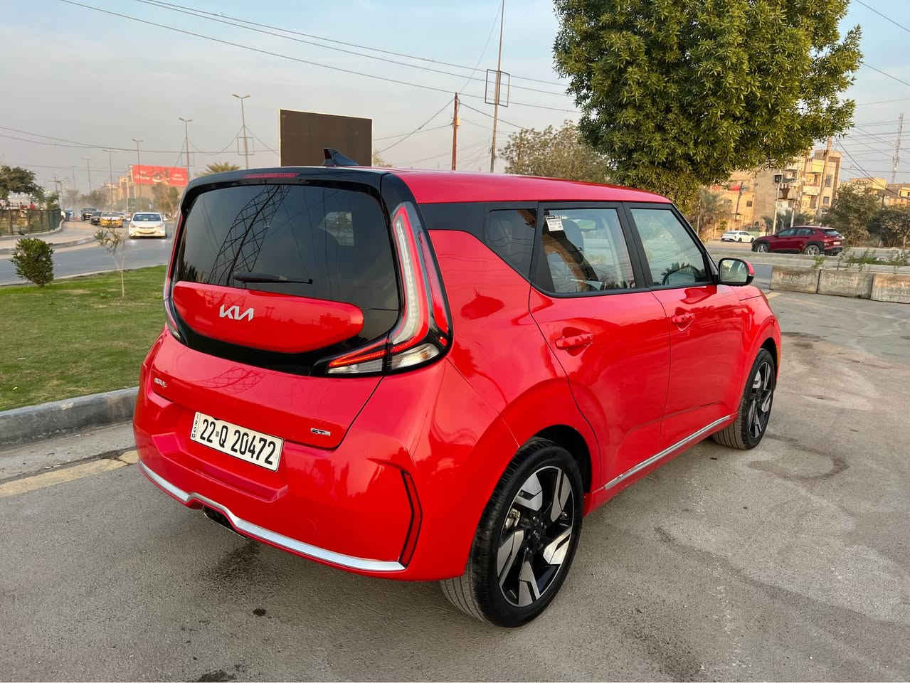 السلام عليكم
كيا سول 2023 جيتي لاين فول 1/1 رقم اررربيل الدولي الجديد وفحص وهسه وسنويه كله جديده
الحادث موجود بالصور ارباكات استبرن ودشبول ومرجع الكلوب مال ارباك سستم 
 البنيد الشاصي والغد مكفوله وبي دي ار بحافة بالجاملغ 
تبديل دعاميه امامية نفس اللون
وبيه كلير من امريكا ربع الباب الخلفي 

المواصفات..    

لون احمر مميز

محرك ٢٠٠٠ دوش المرغوب

كير at المرغوب

 فتحه سقف

.بصمة تشغيل

بصمة أبواب وجنطه + شمعه 

تشغيل عن بعد

لايت زنون عدسات

رادارات امامي جانبي خلفي

تحديد مسار 

سياقه ذاتيه

.شاشه جبيره. كلش

لد امامي + بلوجكتر لد بالدعاميه 

بكلايت لد خلفي.

دشبول دجتل

ويل كب 18 مميز 

اناره داخليه. متغيره

دمام خلفي.

اشاير مري.

كشنات كهرباء 

كراسي جلد + كنتاره + تطريز احمر + حفر كتابة سول 

هيتر كشن

ستيرن حرف D + اخياط احمر

دمام خلفي سستم صوت harman/kardon

… وبعد مواصفات الفول معروفة  

ماشيه ٢٠ الف دخول جديد رقم اربيل

السعر 158 ورقه وبيه مجال بسيط

التواصل اتصال الهاتف  
☎️   *********** 
مكان السيارة بغداد الكرخ حي الاعلام بغداد, العراق
