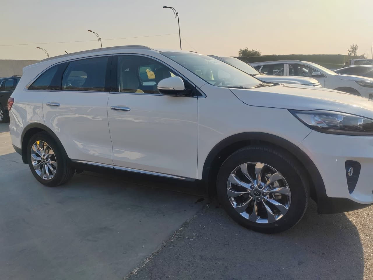 السلام عليكم
سورنتو البيع 
مديل 2020
ماشيه 82الف 
رقم بغداد 
مرايه شفط 
صندوق كهرباء
كشن كهرباء  
محرك 4سلندر 
مكان بغداد 
رقم الهاتف 
***********
