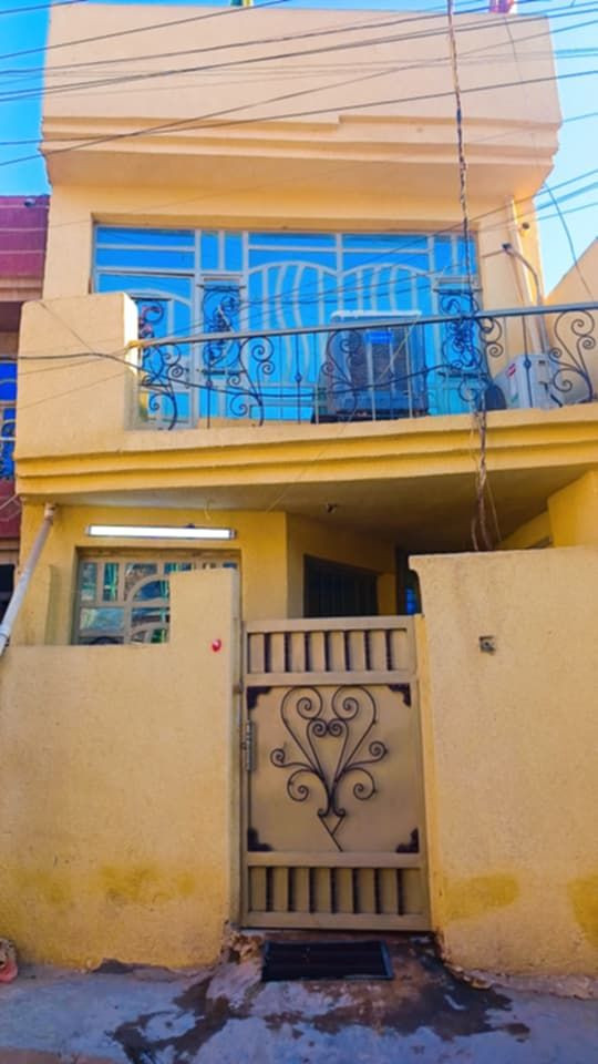 دار للبيع مساحه 62متر طابقين واجه 5 ونزال 12طابو صرف زعفراني خلف جامع الصدرين قرب  ملعب علي حيال سعر 110مليون***********
