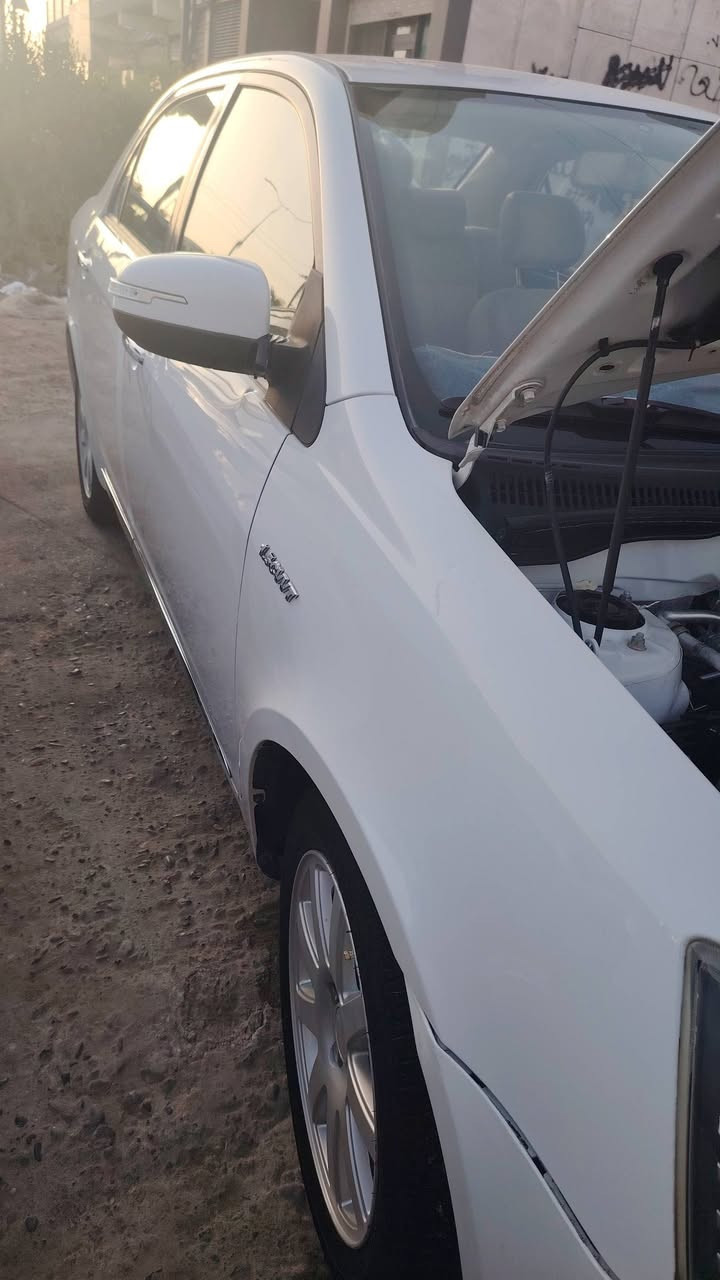 سلام عليكم جيلي 2012مشروع وطني كوبون بانزين بيه السياره خير من الله حلوه بيه اشويه صبغ بل جاملق الخلفي احله من الصور السعر 60 وبيه مجال
*********** مكان السياره كركوك
