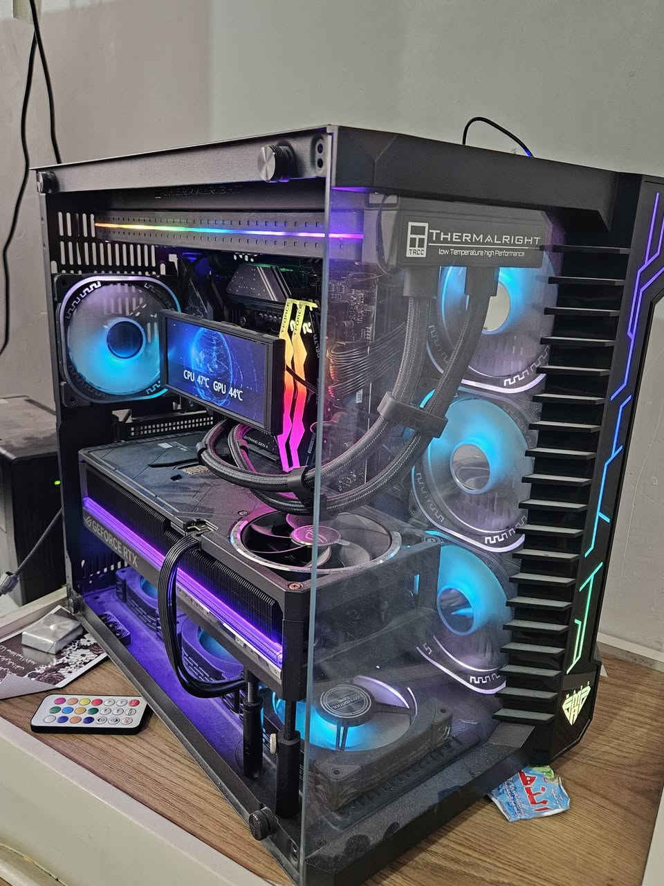 المعالج: Intel Core i7-14700KF
كرت الشاشة: ASUS ROG Astral RTX 5080
المبرد: Thermalright Trofeo Vision 360 Liquid
اللوحة الأم: MSI Z790 Gaming Plus WiFi
الرام: 32GB (2×16GB) DDR5 6000MHz
التخزين: M.2 SSD سعة 1TB
مزود الطاقة: Segotep GM1000W 1000W 80+ Gold
الكيس: Mass M06
فقط كيس وكراتين اغلب القطع موجوده للبيع مكاني بغداد الحريه 
*********** السعر اربعه مليون ونص
