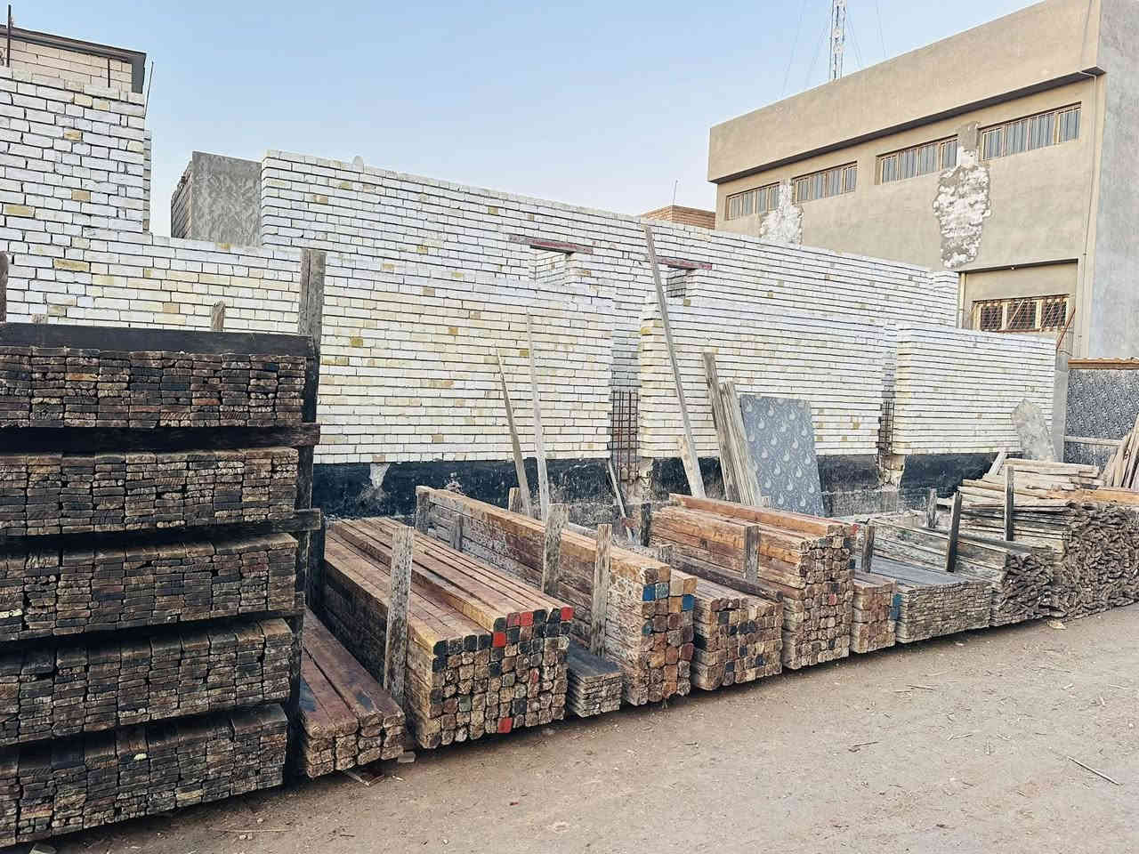 للبيع قولب اثنين واحد 13 / وثاني 12 ونص ***********
