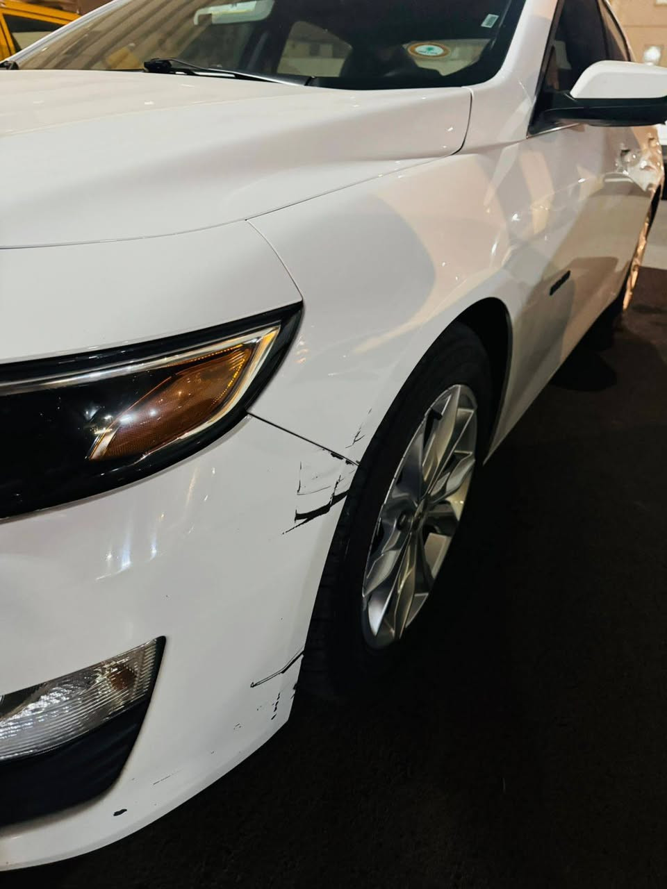 السلام عليكم 
ماليبو للبيع 2023
رقم بغداد باسمي 
ماشيه 101 كيلو
بصمه تشغيل بصمه دخول  
تشغيل عن بعد 
تبريد قطعتين
رادار مانع تصادم 
تحديد مسار 
تدفئه كشنات شاشه كبيره 
داخل السياره كلش نضيف و جديد 
حادثها جاملغ خلفي عكس السايق و الباب الباقي مكفول 
و هنا بالعراق صار بيها شخط بالدعاميه الاماميه جهه السايق و الدعاميه الخلفيه 
مكاني بغداد المنصور 
***********
غير متواجد على الفيس فقط على الرقم 
سعرها 14٫000
