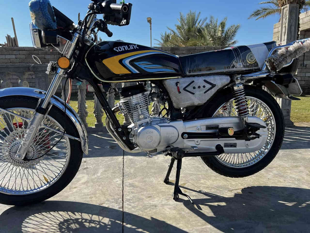 السلام عليكم 
تايكر موديل 25  4كير باب اول محرك مامفتوح شرط
كهربائيات كلها شغاله فقط الشاشه نص تشتغل
الصالنصه تريدها وياه تريد الكاتم الاصليه مالته
السعر 725وبيه مجال ***********
بيع او مراوس مكاني بيجي
