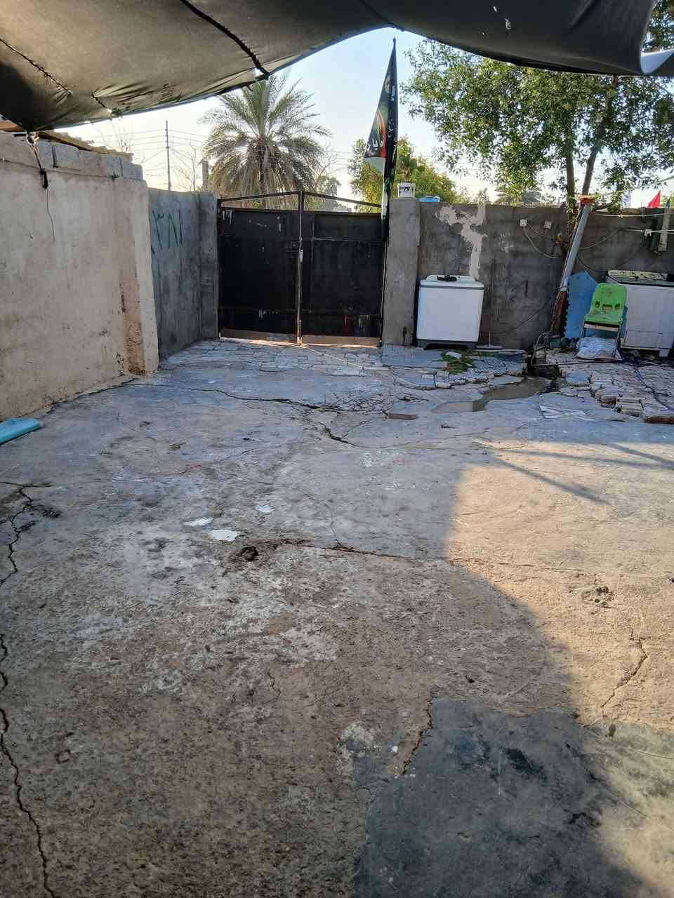 سلام عليكم بيت تجاوز في منطقه الزعفرانيه قرب معمل الغاز بل معسكر مساحه ٣٠٠ متر السعر ١٤ مليون وبي مجال للاستفسار هذا رقمي ***********

