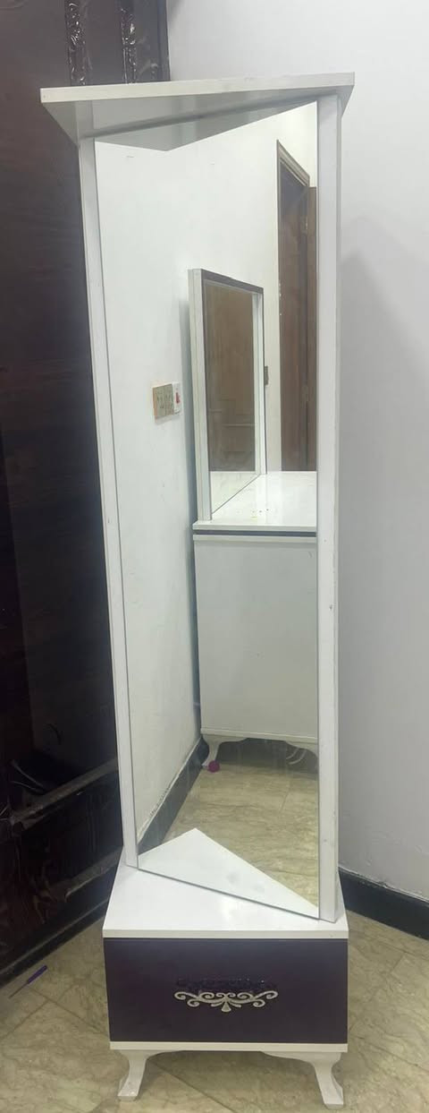 السلام عليكم غرفة نوم 7 قطع نضيفه وثكيله من هاي التكمة مو التركي الخفيف الي هسه دينباع مابيها أي ضرر رايدها ب300 ألف مكاني بغداد علي الصالح مقابيل طوبجي #توصيل #ماعندي للأستفسار متواجد ع فيس أو الإتصال 
*********** رقمي الاسيا يوجد واتساب 
*********** رقمي الأثير يوجد واتساب
