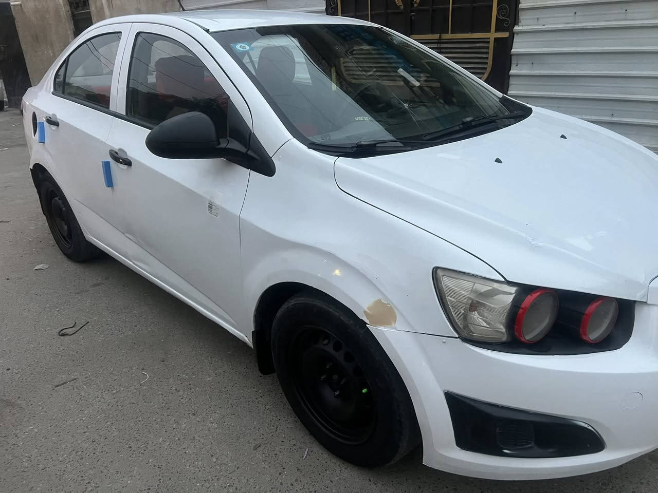 السلام عليكم شوفر سونك موديل ٢٠١٢ للبيع اوامراوس السياره جاهزه كيرومكينه مكفولات صدر حلو مكفوله من الضربه سنترلوك  شاشه السعر ٥٦ وبيها مجال مكان بغداد الحريه للاتصال ***********
