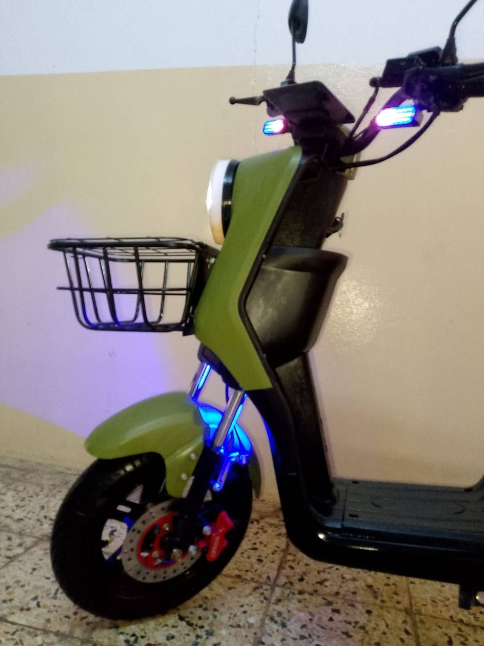 ار 9 ماطور نظيف قدام العين استعمل ثلاثه اشهر 475 وبمجال شويه *********** مكان موصلي الايسر
