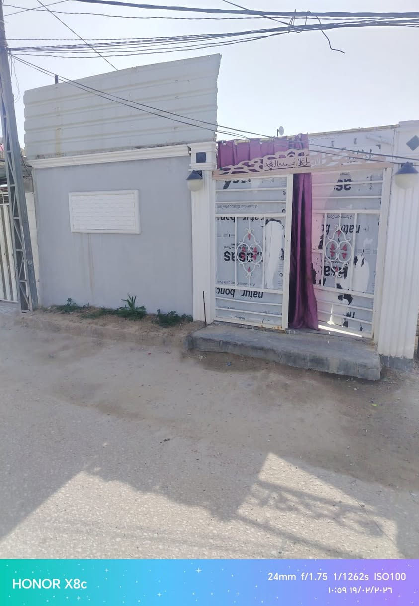 بيت للبيع 100 متره طابو زراعي ماي كهرباء وتبليط كله متوفر عنوانه نجف شارع كربلاء عامود 187 جهه يا حسين  رقم***********
