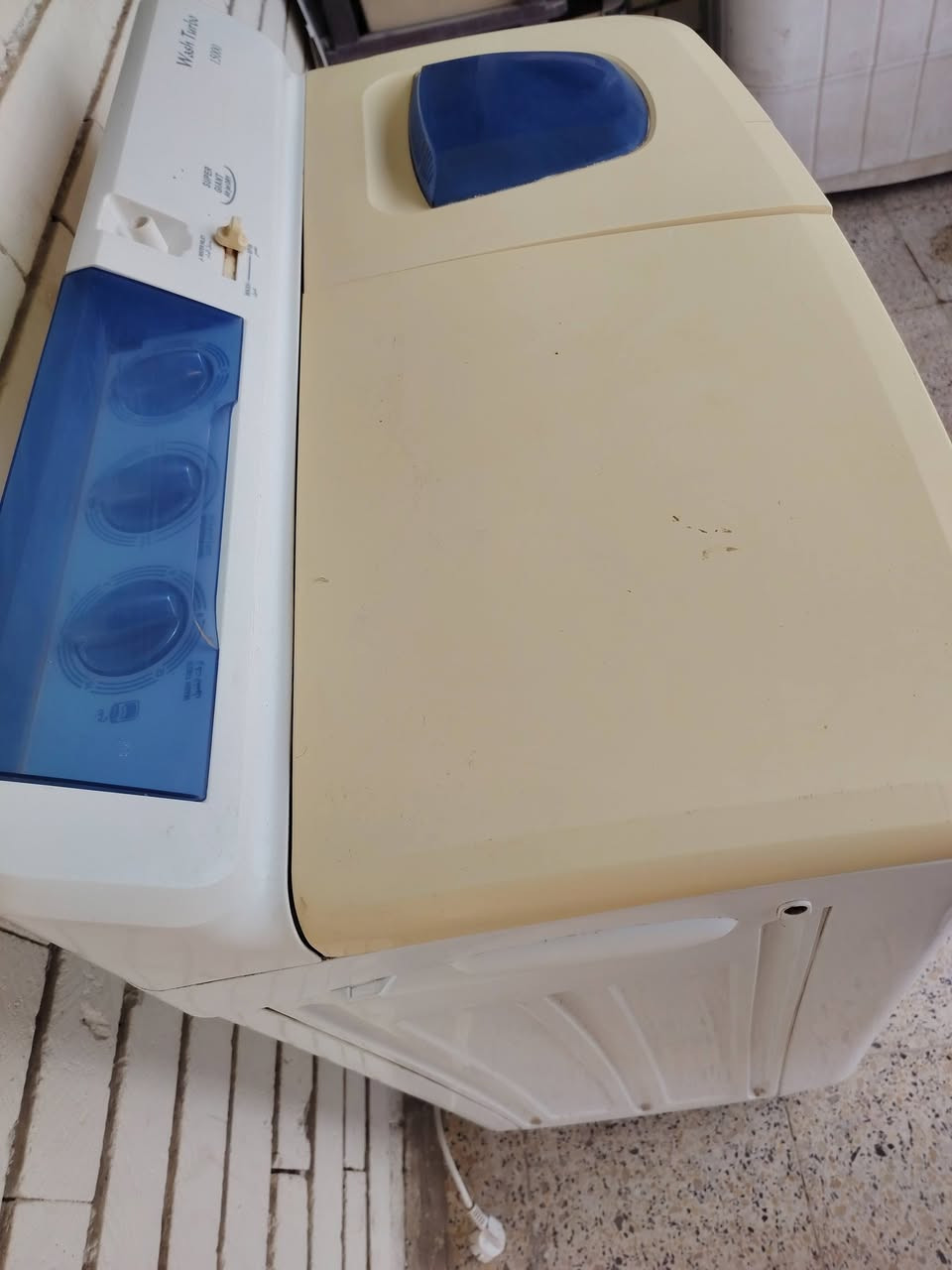 للبيع غساله نوع توشيبا حجم 15 كيلو نظيفه جدا وكله شغاله غسل تجفيف تصريف ماء تمام وعلى الفحص وبيه ضمان ماطوراته الاصليه شرط على الشركه مامصلحه نهائي برغي مامفتوح  بيه سعره 75 الف في مركز مدينة الحله حي الزهراء قرب جسر الأم موبايل ***********
