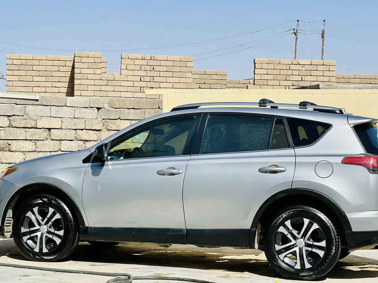 السلام عليكم 
للبيع ويرهم مراوس حسب القناعه
تيوتا راف فور2017
LE

لون سلفر
رقم بغداد مشروع وطني
بسمي تحويل مباشر
بيها 3قطع مثل ما موضح 
جاملغات اماميات وبنيد 
وبيها براس الشاصي تعديل خفيف 

محرك كير شرط ما ممفتوحات

تخم تايرات جديد
صدر قبل كم يوم شتغلته 
سياره جاهزها من كلشي
عنوانها
صلاح الدين/بيجي /قريه المسحك

سعرها 155وبيها مجال

للستفسار اكثر 
اتصل 
هــ***********
