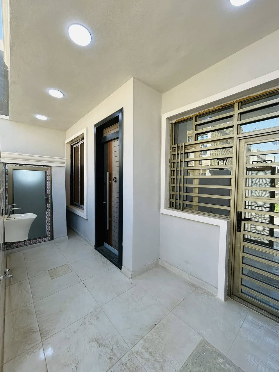 ✨السلام عليكم 
🏠#للبيع_بيت_100 متر واجهيه 6،25متر نزال 16متر 
🏗️بناء طابق ونص 

📍العنوان #بغداد_الدور_البوعيثه
⬅️مجمع السلطان الثالث ثاني فرع 

🔹يحتوي البيت على؛
✅غرف منام 2-
✅ستقبال-
✅مطبخ-
✅ صاله-
✅مجمع صحيات 2-

🔹صنف العقار طابو زراعي سند 25  تنازل و اقرار محكمه بأسم المشتري 

🔴السعر 119""مليون وبي مجال بسيط 

❇️البيت جاهز للسكن ✨

🔹البيت واضح بصور للاستفسار خاص او الاتصال على الرقم  
 واتساب ♦️***********♦️
