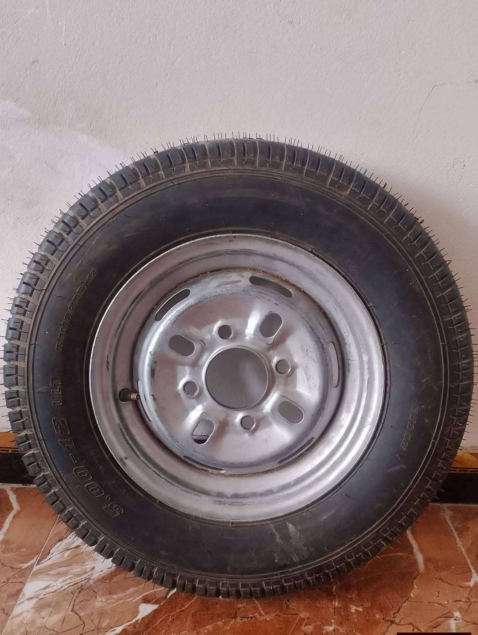 سلام عليكم عندي تاير ستوته خلفي للبيع أم طير جديد ما مستعمل سعر 35 عنوان ديالى بعقوبة تحرير الاستفسار ***********
