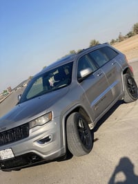 جيب شيروكي ٢٠١٦ ستينيه ماشيه ٧٥ حقيقي استخدام شخصي  السياره حادثه بمري...