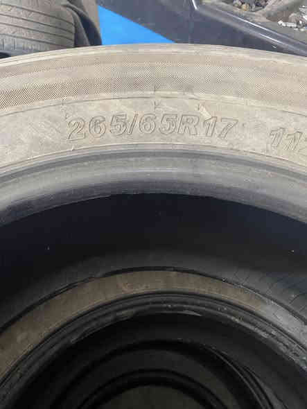 للبيع اطارات عدد 6 تخم صيني وزوج ياباني 265/65/17 مستعمل نظيف مكاني بغداد ***********
