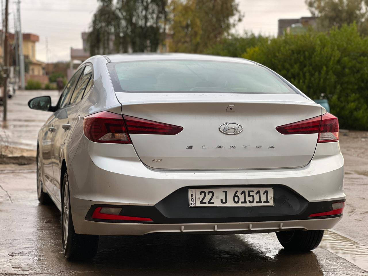 السلام عليكم 
من رخصة الادمن 

سيارة الانترا موديل 2020 
وارد امريكي 
(كير محرك ) شرط 
ماشية (61 الف ميل )
رقم اربيل شرط والتحويل
كابون (الكتروني )
رقم وهزة جديد 
موصفات (SE)

كير AT المرغوب

ضررها جاملغ وشوي من البونيد 

بدون دواخل بدون ايرباك

تبريد تدفئة 
كامرة 
تحكمات استيرن
تحديد مسار 
كروس مثبت سرعة
مانع انزلاق
بريك ذاتي 
نضامين قيادة (سبورت / نورمال )

السيارة احلى من الصور 
جاهزة من كل النواحي 

سعرها (143)$ بيها مجال 

الخاص مغلق 
للتواصل *********** اتصال واتساب
مكان السيارة حمدانية قرقوش
