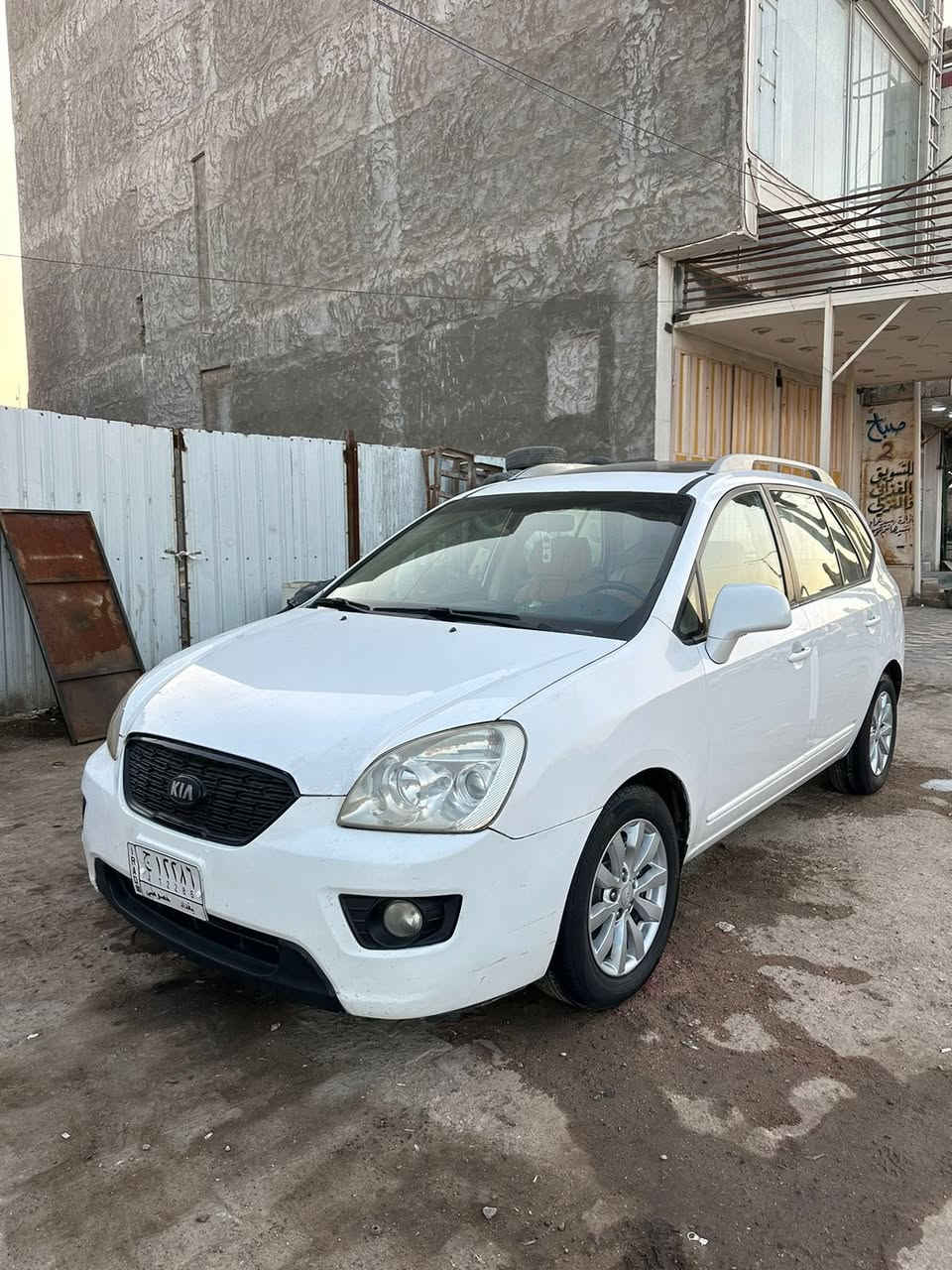كيا كارنز
موديل ٢٠١١ 
خليجي  
سبعه راكب
محرك ٢٠٠٠
رقم بغداد تحويل ثاني يوم شرط
جاهزه من كلشي 
كير محرك حداديه تخم تاير تبريد كلشي بالشرط 
صبغ ٣ قطع فقط بدون اي ضرر عابر  سونار موجود 
السعر ١٠٥ 
بيع او مراوس 
***********
