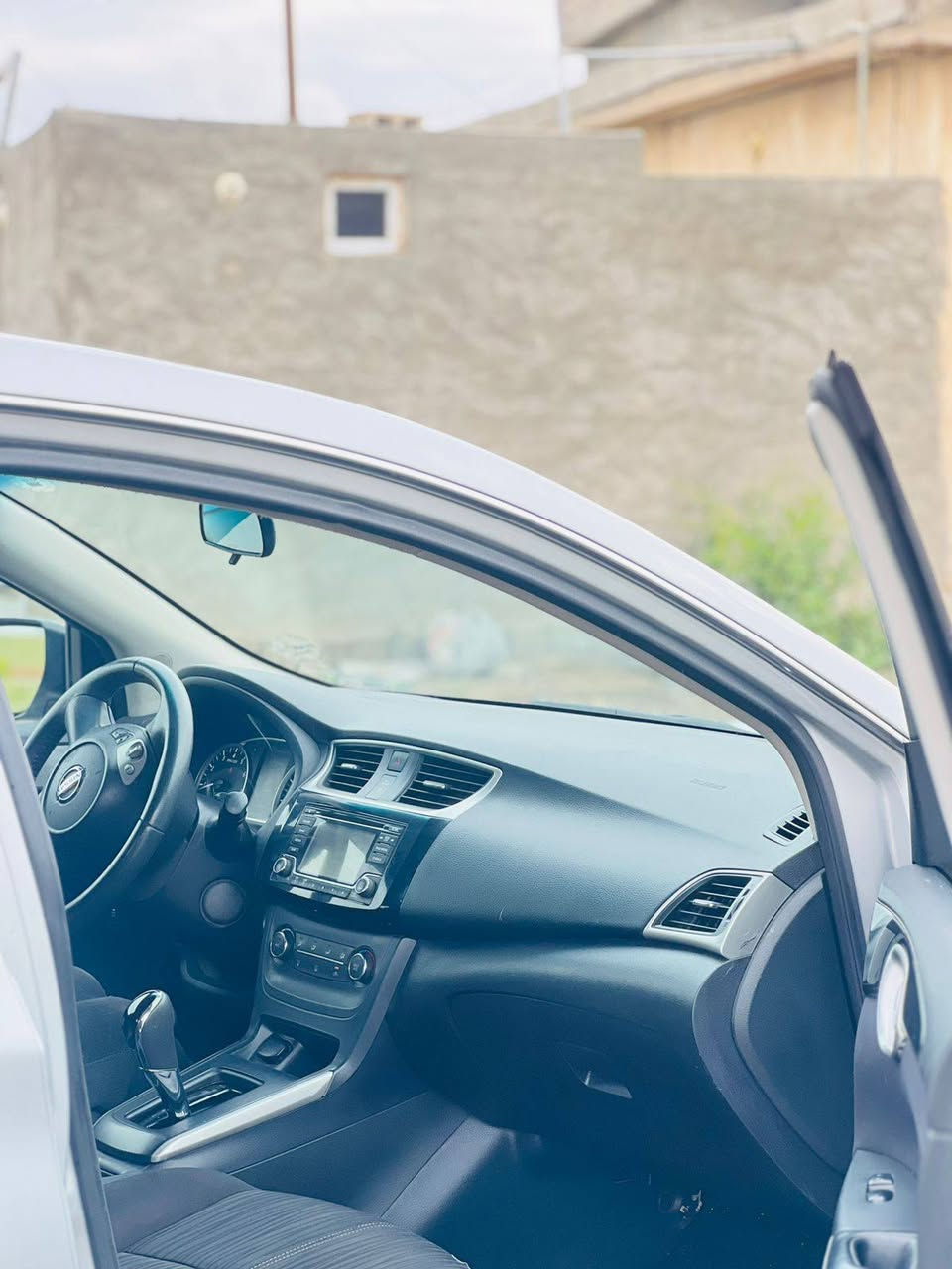 السلام عليكم
للبيع نيسان سنترا 2017
مواصفات SV 

 بصمه تشغيل +بصمه ابواب 
ماشيه 130
ضرر السياره چاملغ خلفي وباب خلفي مبدل فقط
رقم اربيل شرط التحويل مكان السياره تكريت / العلم 
السعر109 وبيها مجال قليل
 للاستفسار الاتصال على الرقم ***********
***********
و خاص او واتساب تكريت, صلاح الدين
