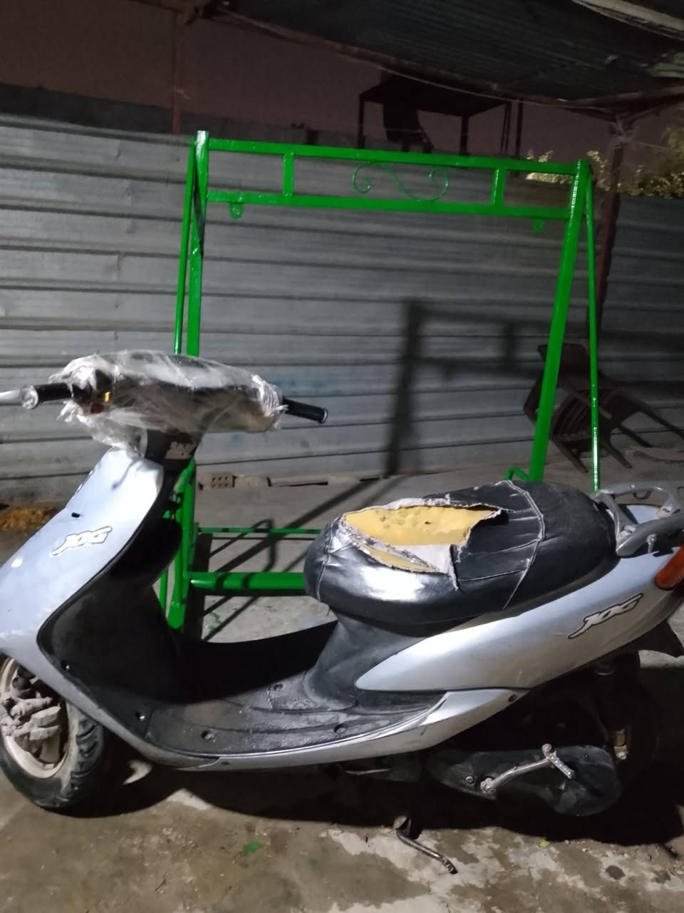 السلام عليكم عصفوريه 60 كامله من كل شي فقط بيها نقص دكمه سلف ويده بريك امامي الباقي كله كامل فقط ذني سعر 150 وبيها مكاني بغداد الصالحيه مجال الاستفسار :***********
