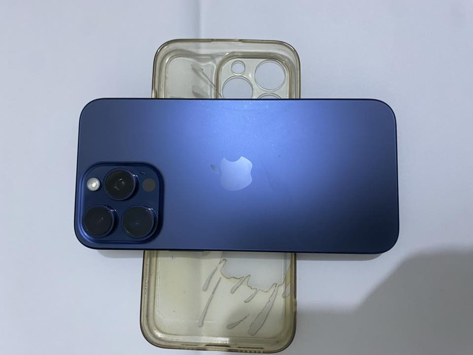 ايفون 15 برو ماكس ذاكره ٢٥٦ الجهاز كلش نضيف ما داخل تصليح كارتونته وياه بطاريه ٨٧سعره مليون مكاني بغداد قريب بوب الشام  ***********
