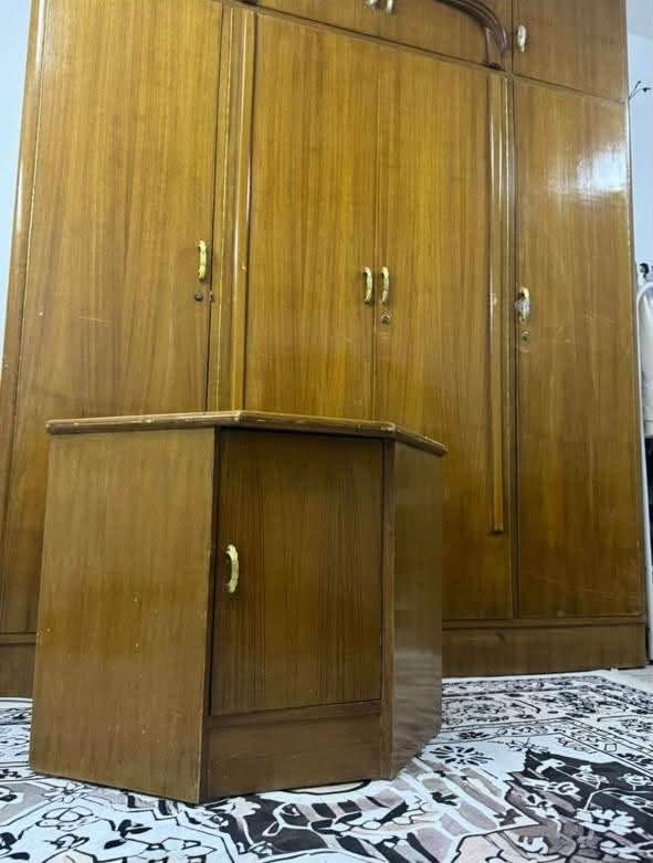 سلام عليكم
للبيع غرفة كاملة وجداً نظيفة ومن ارقى التفصيل كنتور 4 بيبان + جرباية نفرين + كومديات عدد 2 + ميز تواليت + زاوية 
مكاني بغداد المشتل السعر 725 الف رقمي ***********
