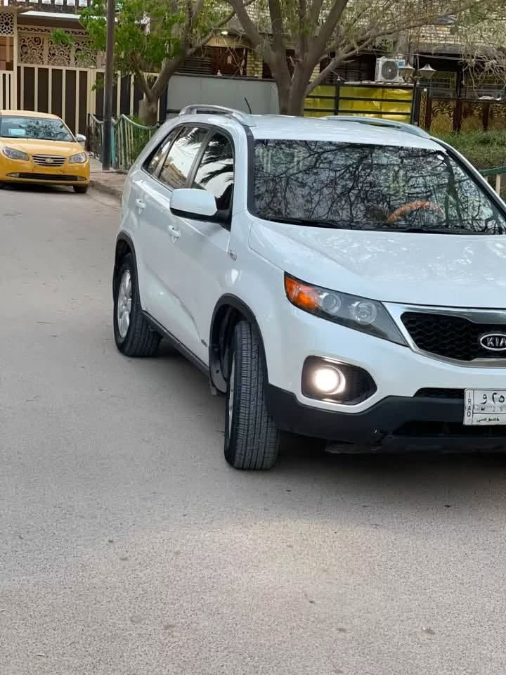 سلام عليكم للبيع موديل ١٢ خليجي
محرك سته 6️⃣ تبريد قطعتين 
فور ويل بيها ربع البنيد موضح بالصورة 
سيارة بسمي سعر ١٣٠ وبيها مجال 
مكان بغداد الدورة 
***********
