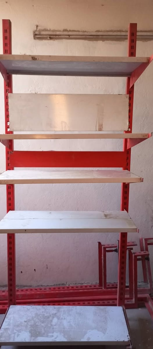 رفوف تركيب ثقيل عرض 1م عدد 7سعر المتر 55 ألف يركب واحد بالآخر تركب الرف حسب القياس المراد العنوان بغداد العبيدي للاتصال ***********
