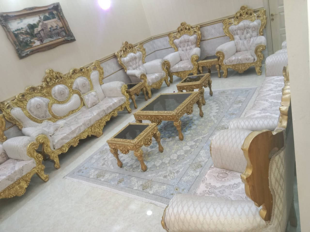 تخم ملكي للبيع اخو جديد 12 مقعد مع سيت طبلات للتواصل ***********
