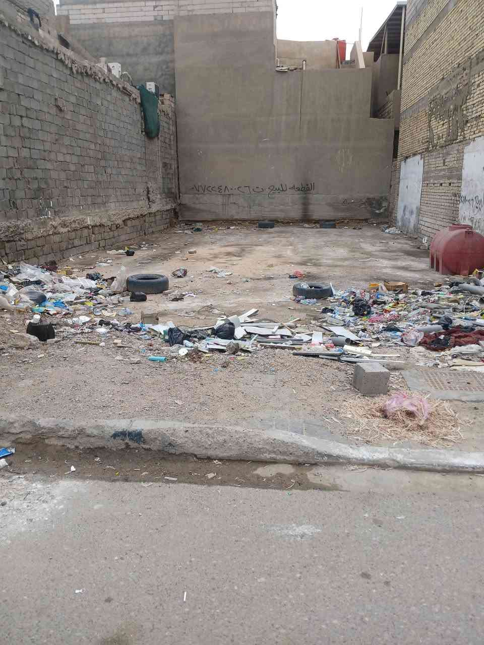 سلام عليكم قطعه البيع مساحة 200متر طابو صرف العنوان البصره القبله حي القام قرب جسر المعارض قريبه عله شارع العام الريسي رقم الهاتف ***********
