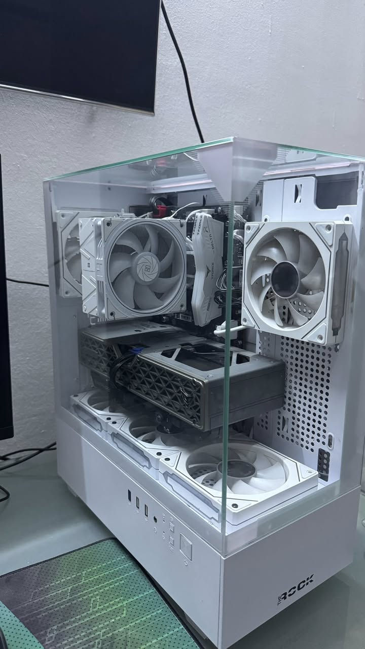 للبيع

 • Processor: AMD Ryzen 5 7600X
 • GPU: Sapphire RX 9060 XT 16GB (3 Fans)
 • RAM: DDR5 16GB 6000MHz RGB
 • CPU Cooler: DeepCool AG400
 • Motherboard: B650
 • Power Supply: 700W White Version
 • Storage: SSD M.2 1TB NVMe
 • Case Fans: Fantech FC120 RGB
 • Case: SX-380C White

1,550,000
مكاني بغداد


**إذا كنت صاحب هذا الإعلان وتريد حذفه لأي سبب، رجاءا أرسل رسالة إلى الدعم الفني**