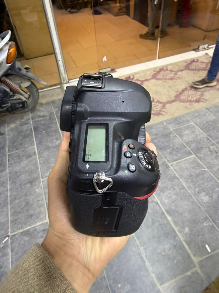 نيكون D780 الغنيه عن التعريف 
شتر معابر 60 الف نضيفه جداً مع وصل الشراء والضمان موجود 
متواجد واتساب للاستفسار #***********
