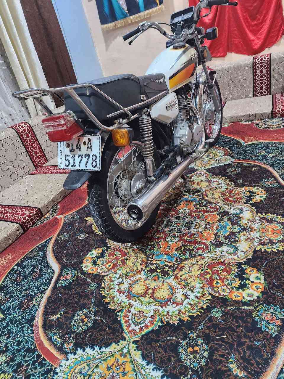 سلام عليكم دراجه اللبيع رقم وسنويه بسمي2030 تنتهي  مديل2020 نضيفه دراجه زبير ***********سعر 1500وبيه مجال
