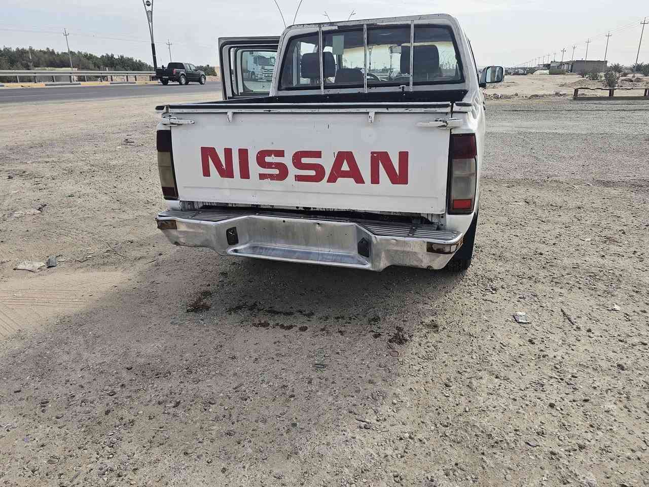 السلام عليكم 
بيكب نيسان شبوط
2008
كير اوتوماتيك 
دواخل نظيفه
مكينه جديده
 حداديه جديده
تخم تاير جديد
كير مكفول 

كهربائيات كلها شغاله
تبريد شغال 

ماعدا البدي بي ملاحظات غير مكفول
مكصوصه شاصي
سعرها 60
***********
البصرة الزبير
