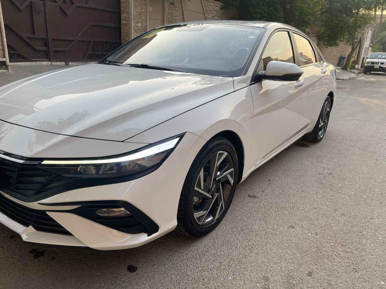 السلام عليكم
هيونداي النترا 2024 اربيل عداد 9000 كم بحالة الزيرو  على وضع الشركة ((  السيارة بأسمي  ))
المواصفات :
بصمة تشغيل، بصمة ابواب، فتحة سقف، شاشة اصلية أبل كار بلي، عداد سرعة ديجتل، ايرباك عدد 6، لايت 3 عدسات زنون عالي ناصي، كير طيارة، الدركة شكل الرياضي، ويل رياضي حجم 17، تبريد قطعتين، مري كهرباء قابلة للطي(شفط)، اشاير بالمري، كروس سرعة، تحكم ستيرن صفحتين، حساسات خلفية، كاميرا خلفية، سايد بريك كهربائي، اريل نفكيتر، درايف مود+اوتوهولد، حساس ضغط الاطار، ماطور لايت، المحرك 1500 دبل نوزل، 
(( العقد والوكالة مجاني والتحويل مباشر ))
مكاني الاعظمية
موبايل ☎️  *********** .
