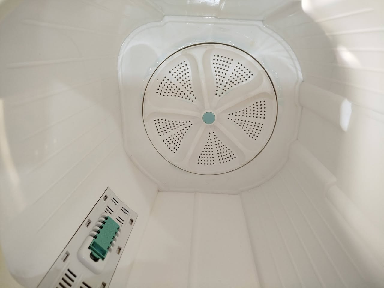 للبيع هيتاشي حجم كبير جاهزه غسل وتنشيف وبيه ضمان سعر 100 مكاني كربلاء حي العامل *********** واتساب 
وماسنجر موجود ***********
