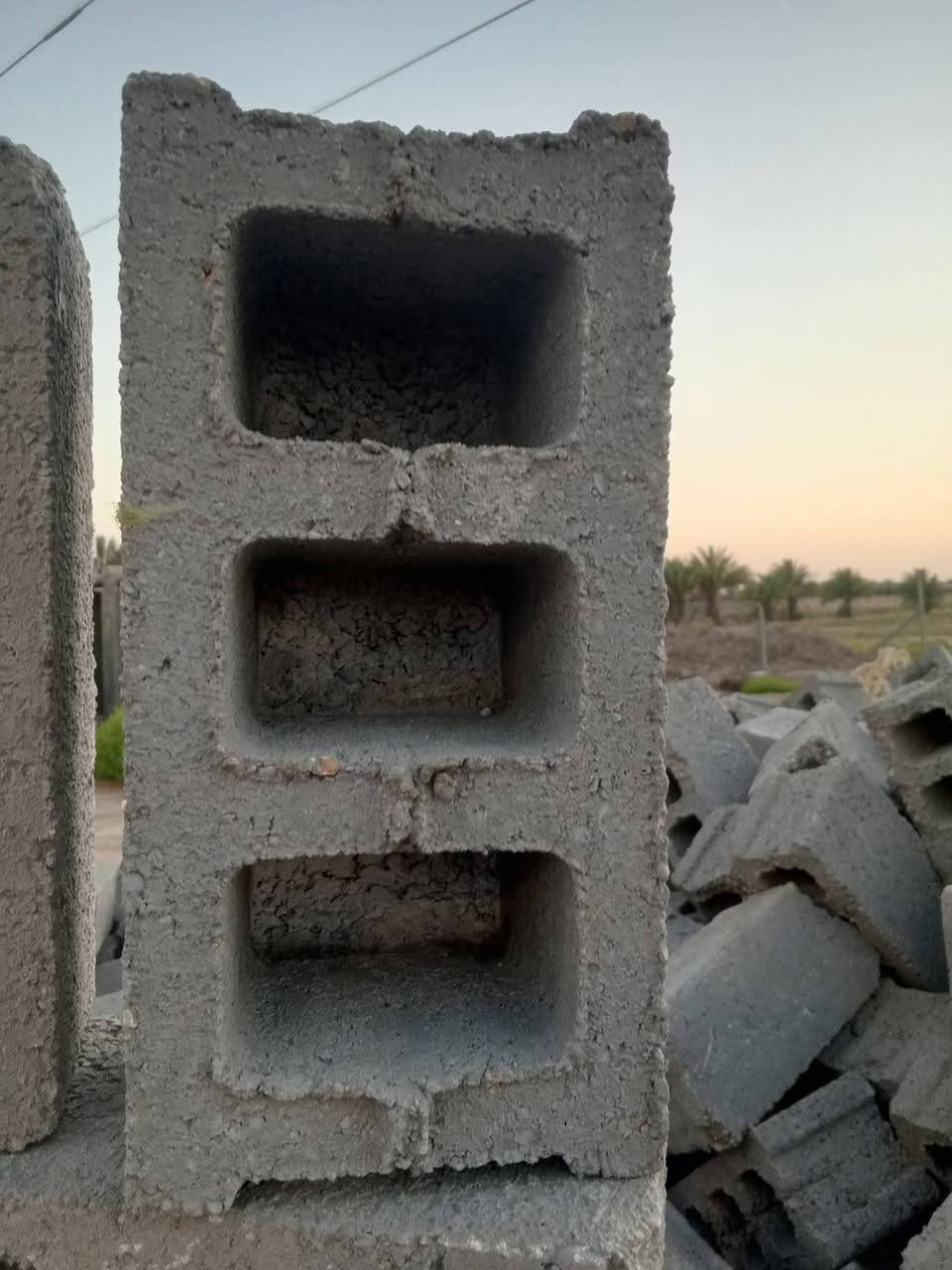 بلوك ضغط درجة اولى للاستفسار ***********
بلوك بناء الطول 40 العرض 20 سعر الالف واصل 800
بلوك سياج الطول 40 العرض 15 سعر آلاف واصل 700
