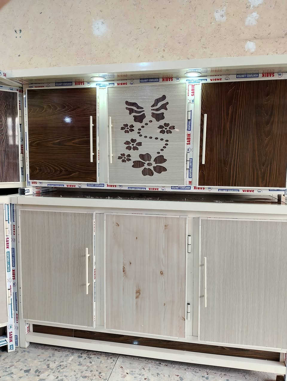 سلام عليكم كاونترات مستعمل شهر  للبيع 6قطع متر ونص +زاوية 80x80+سنكي متونظيف جدا جدا  عشرا السعر 450وبي مجال حي العسكري لعابد ومقابل مستوصف ***********او***********
