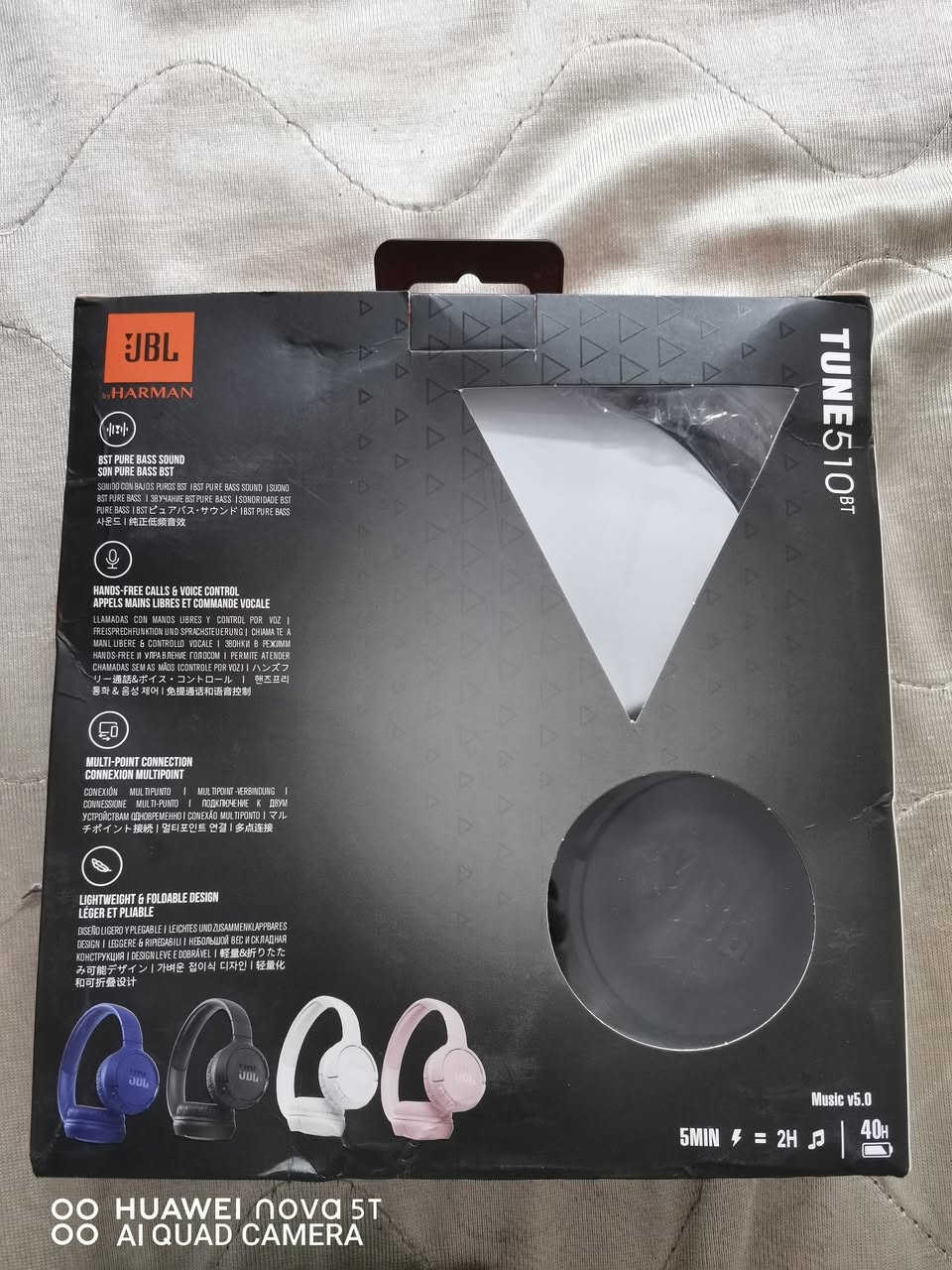 #سماعات رأس لاسلكية JBL Tune 510BT 
#بسعر 20 الف فقط 

* تقنية الصوت: تدعم ميزة JBL Pure Bass Sound للحصول على صوت جهير نقي وقوي.

* عمر البطارية: يصل وقت تشغيل البطارية إلى 40 ساعة متواصلة لشحنة كاملة واحدة.

* الشحن السريع: شحن السماعة لمدة 5 دقائق فقط يمنحك ساعتين كاملتين من الاستماع عبر منفذ الشحن الحديث USB-C.

* الاتصال: تعتمد على بلوتوث مستقر والاتصال متعدد النقاط لتبديل الصوت بسهولة بين جهازين.

* التصميم: تتميز بهيكل خفيف الوزن ومريح مع وسائد أذن ناعمة، بالإضافة إلى قابليتها للطي لتسهيل حملها أثناء التنقل والعمل أو الرياضة.


**إذا كنت صاحب هذا الإعلان وتريد حذفه لأي سبب، رجاءا أرسل رسالة إلى الدعم الفني**
