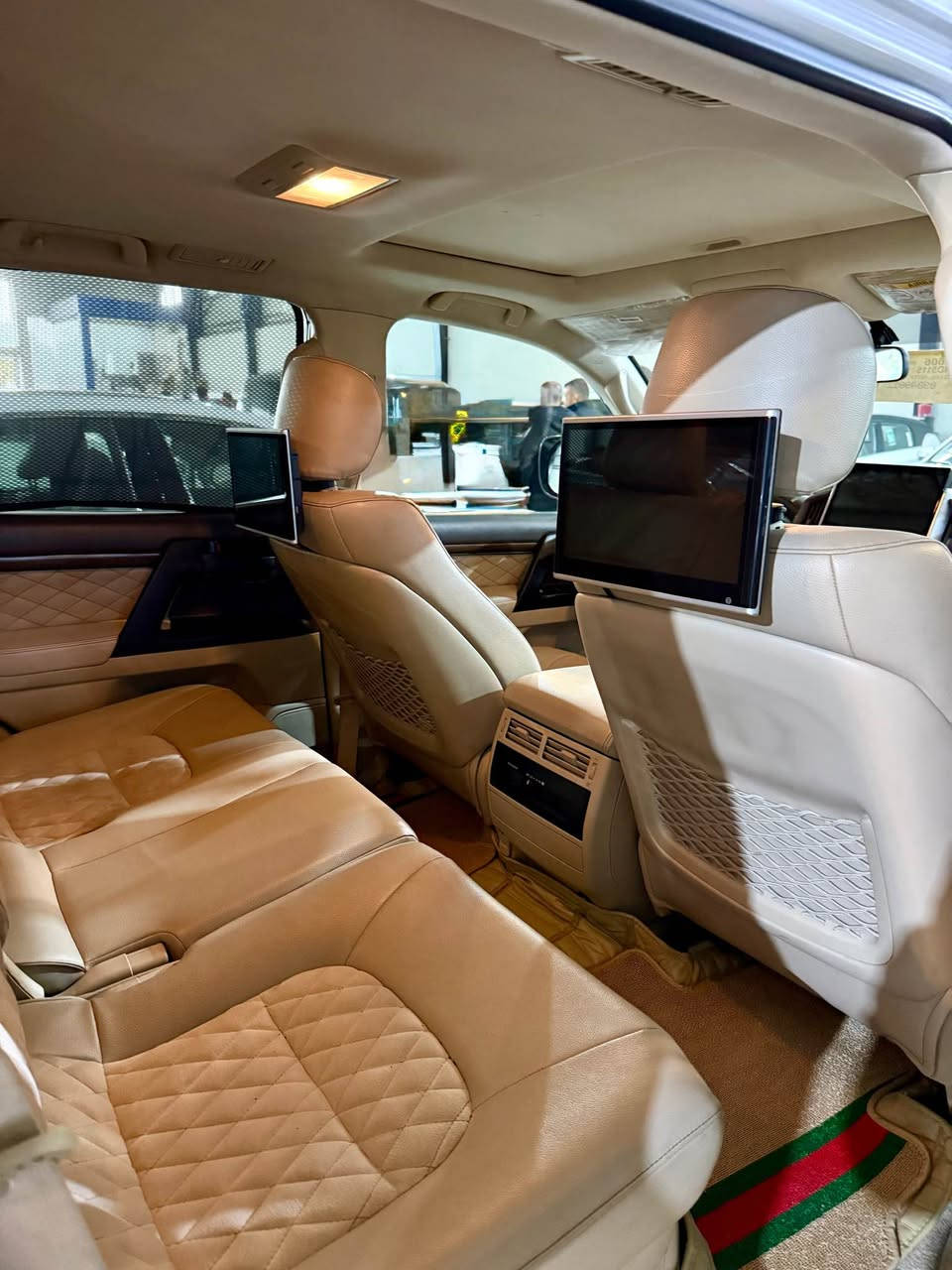 لاندکرۆزر ٢٠٢١ 
محرک ٦ سلندر 
ماشی ٨٥  الف 
٣ شاشە
٢ ماوس
سلاجە
سلایت
شغال
ڤولیوم 
فورمیکا
باب خلفیە شفت
کشن کهرباء جلد
مکان کلار

*********** كالار, السليمانية
