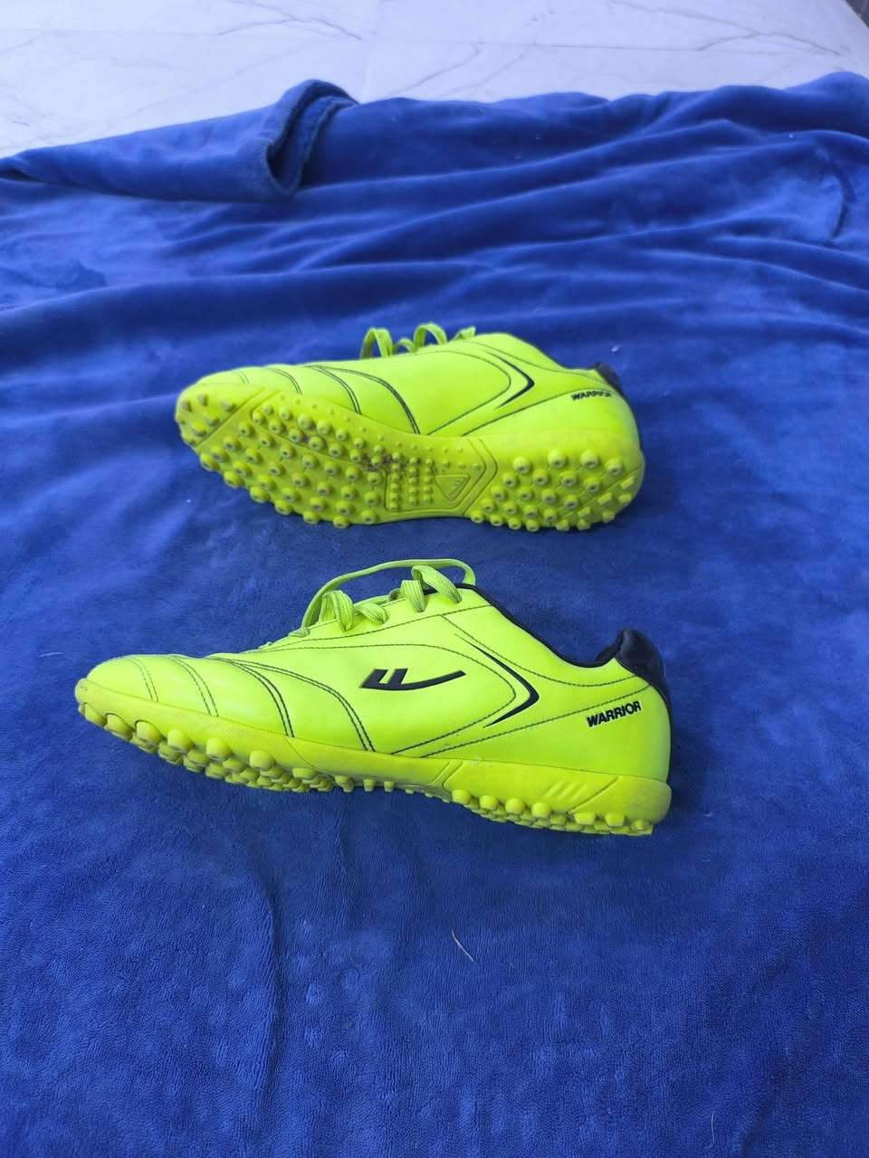 السلام عليكم احذيه رياضيه محبب اصلي شرط النظافه العدد /39 
جمله فقط سعر الزوج 15 نهايتهن عله فحص الاتصال  *********** او واتساب
