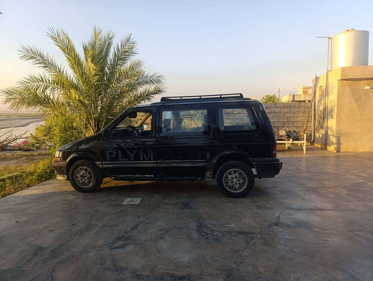 السلام عليكم
دوج كلايزر موديل 92 محرك كير بلاد 3300 
رقم ديالى انكليزي سنويه لل 30  كهربائيات شغاله 
السعر 33 اوبي مجال 
العنوان ديالى جلولاء 
***********
