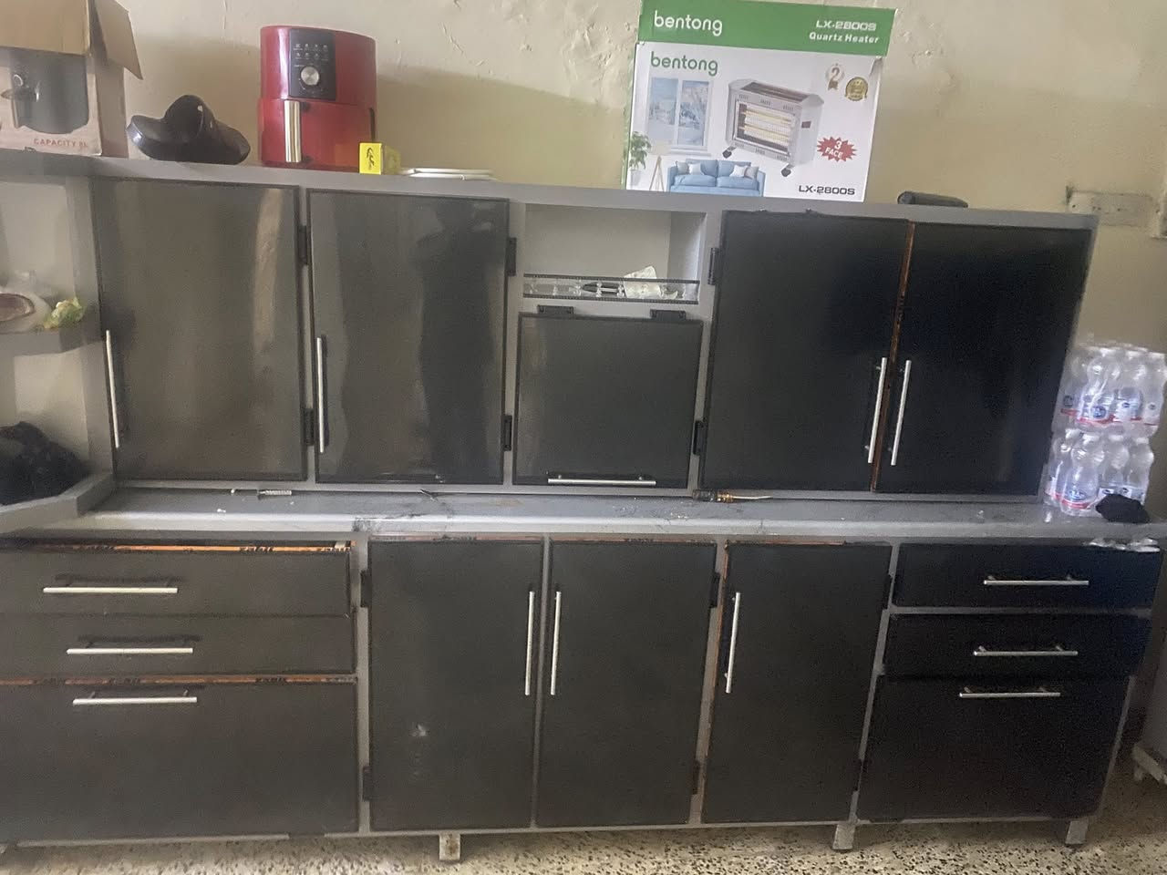 السلام عليكم كاونتر تفصال جديد سبوعين نضافه 100/100 سعرو 400 مع ثلاجه حجم كبير سعرو 200 التواصل ***********
