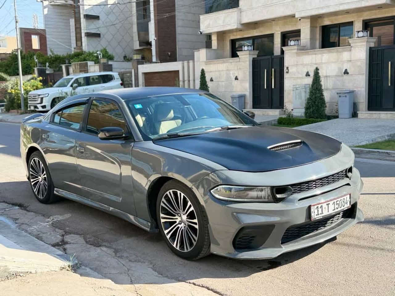 سلام عليكم جارجر 18 ارتي بيها تغير لون من رصاصي الا سبنتي فول عده الفتحه كير مكينه كفاله تخم تاير جديد صدر جديد تبريد ثلج رقم بغداد بسمي شخصين مكاني بغداد للستفسار ***********
