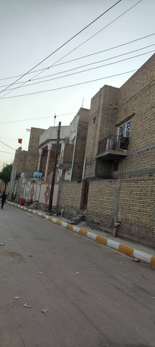 السلام عليكم
بيت طابو صرف للبيع ركن المساحه 250م متكون من 6 غرف وثلاث صالات واستقبال ومطبخ وثلاث مجاميع صحيه داخل وخارج مع ترك بكُل جوانب البيت 
گرمة بني سعيد __ شارع ابو اثير المضمد قرب سوق الگرمه
للأستفسار // ***********
