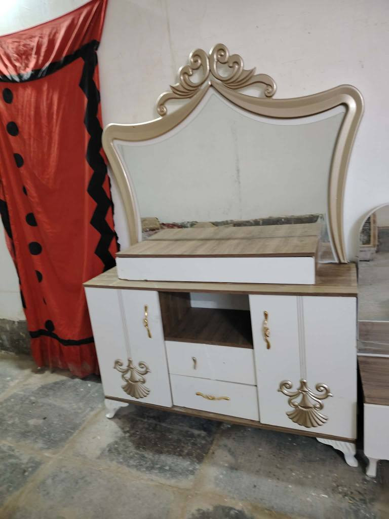 غرفه تركي ضخمه اخت. الجديد كامله تركي اصلي ثقيل المكان ديوانيه *********** بي وتساب ديوانية, القادسية
