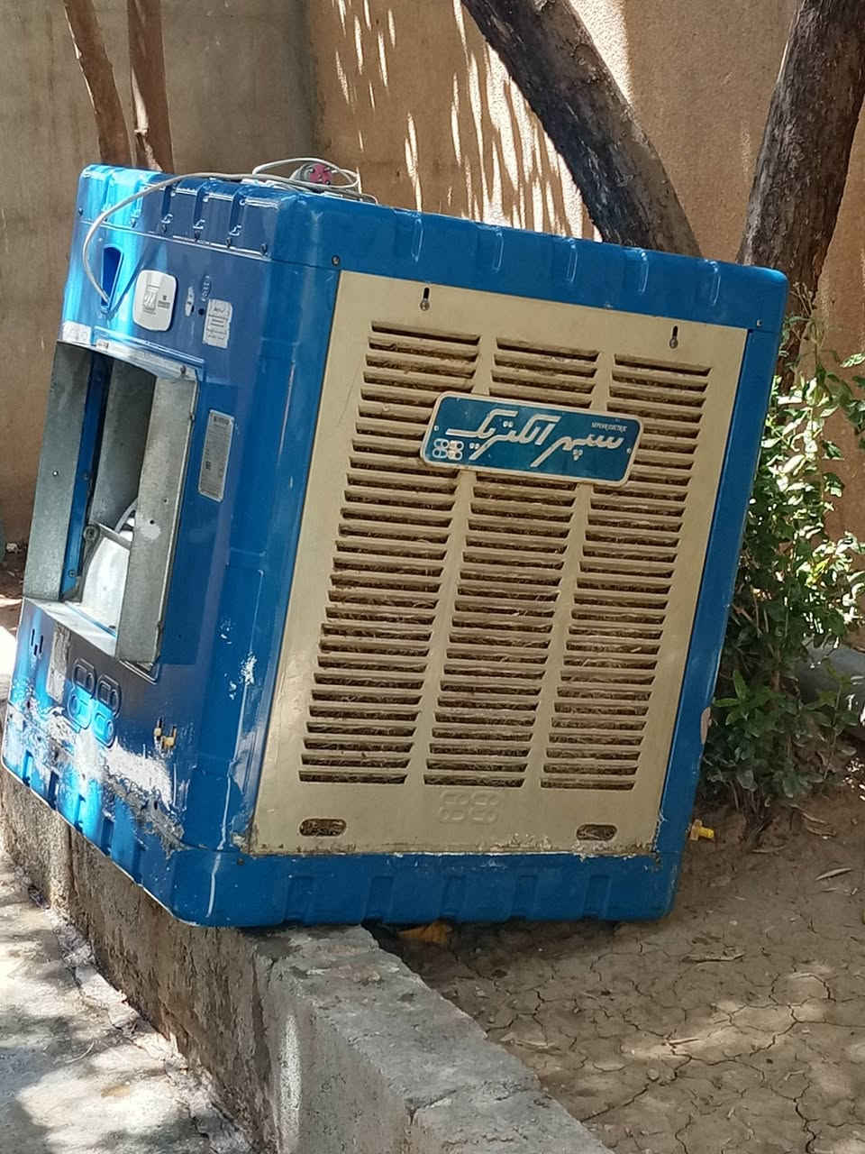 مبرده حجم 2 ونص سعر 160 كلشي عل بلادي ماطور سرعتين ماطور نحاس مكاني كركوك حي العروبه قرب مدرسه الشعب ***********
