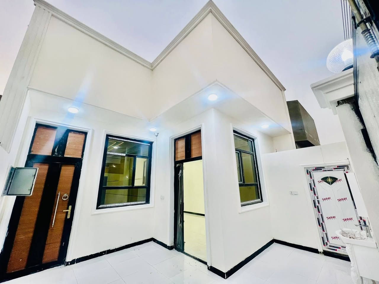 ✅بسم الله الرحمن الرحيم بيت للرهن المساحه 110 متر مربع طابو زراعي سند 25 مقابل ملحق قريه الغدير 🔱 خط اول 🔥عمود 321 بيت جديد ما مسكون يحتوي على
✅غرفه #عدد 2
✅صاله
✅مطبخ
✅استقبال
✅حمامات خارجيه وداخليه 

سعر الرهن فقط 18 مليون 💵🔥🔥 بلاش
للاستفسار ***********

#ملاحضه_يوجد_واتساب 📩📩
