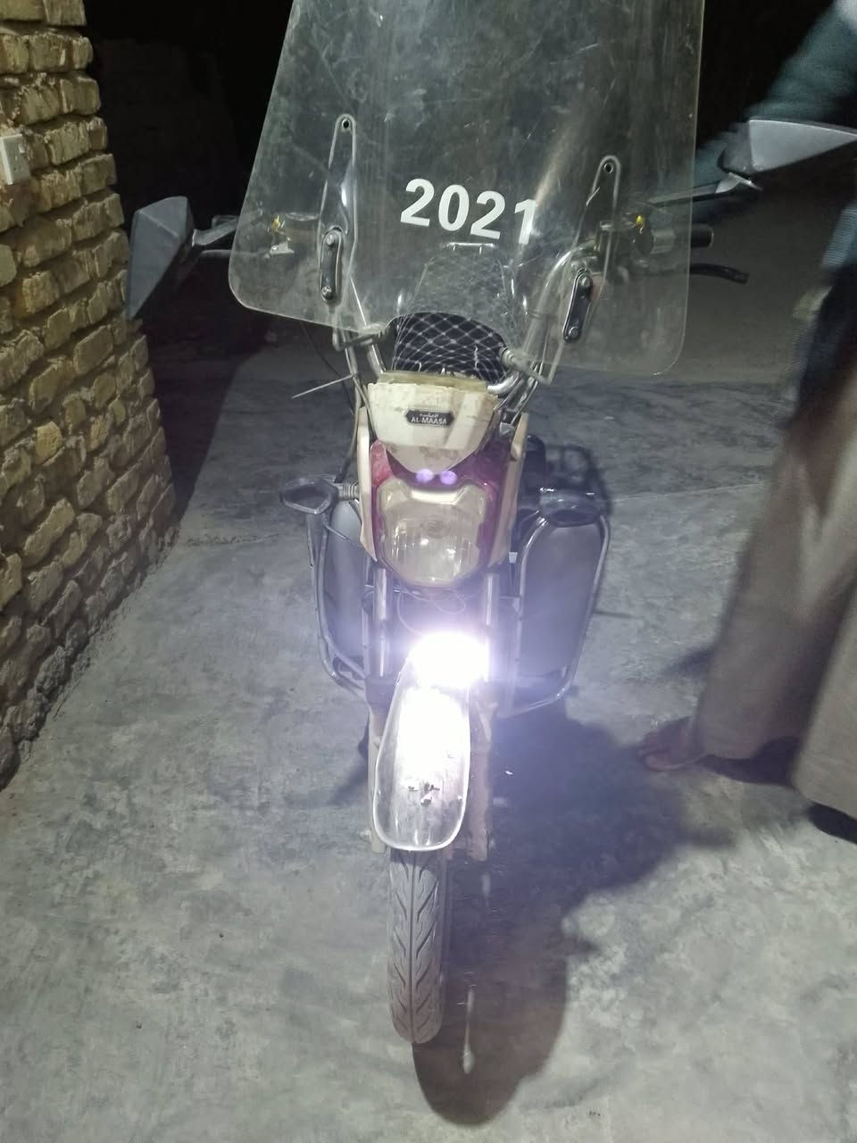 سلام وعليكم دراجه شحن هالي البيع نضيفه كلش بطاريات نضيفات دراجه شغاله مكمله من اي شي  اي عطل مابيه مكاني بغداد تاجي السعر 200وبيها مجال قليل
رقم الهاتف *********** متواجد واتساب على هذا الرقم + ما سنجر هم
