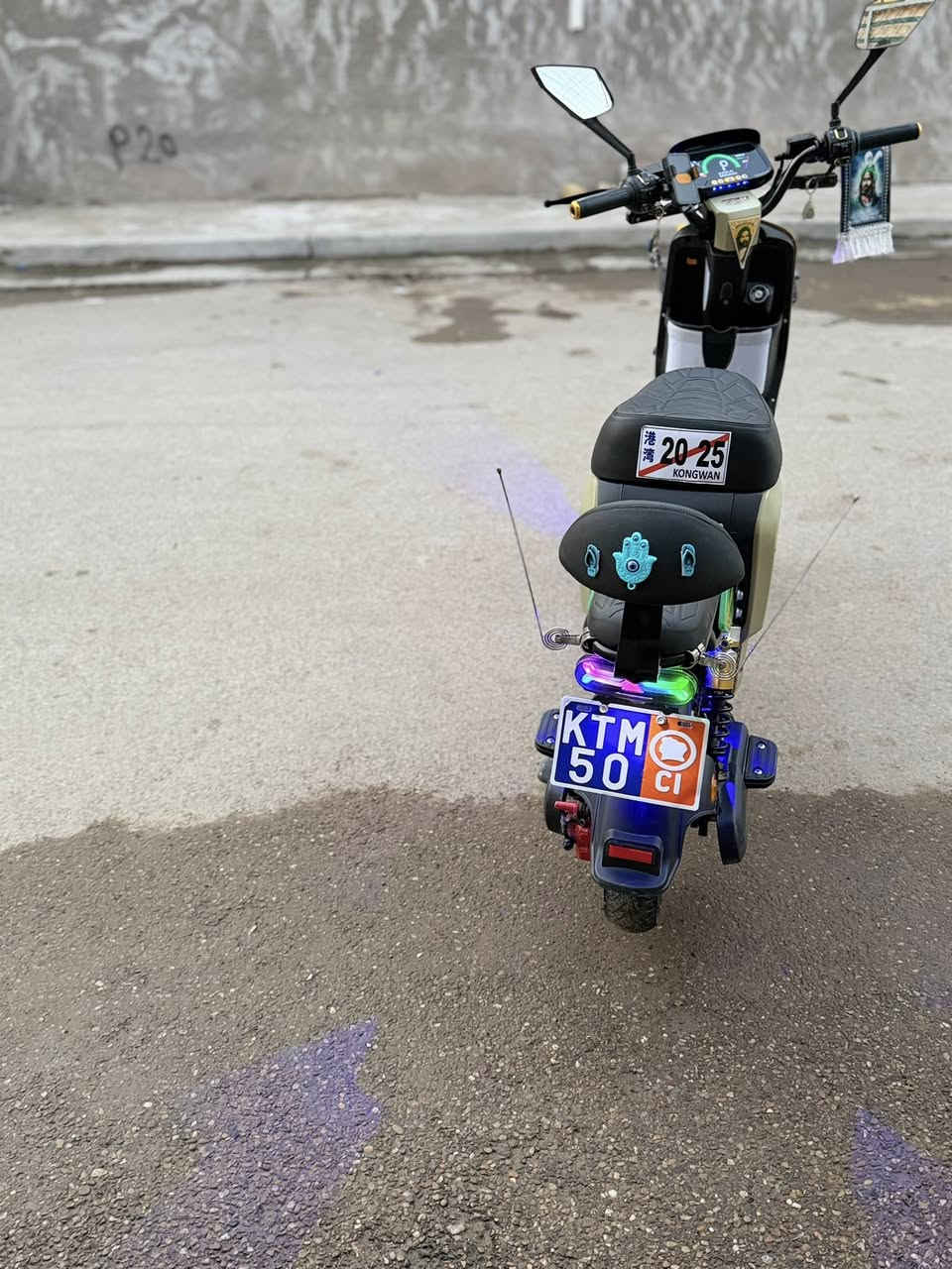 السلام عليكم دراجه شحن للبيع فول موصفات 
السعر كلش رخيص 
مكان زعفرانيه 
رقم الهاتف (***********)
